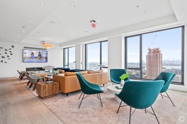 Building Photo - 2 bedroom in LONG ISLAND CITY NY 11101 Unit 16B Rental