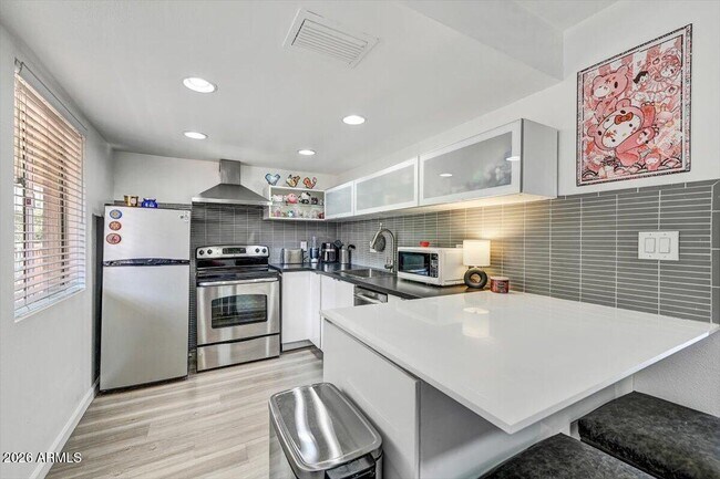 Building Photo - 4354 N 82nd St Unit 263