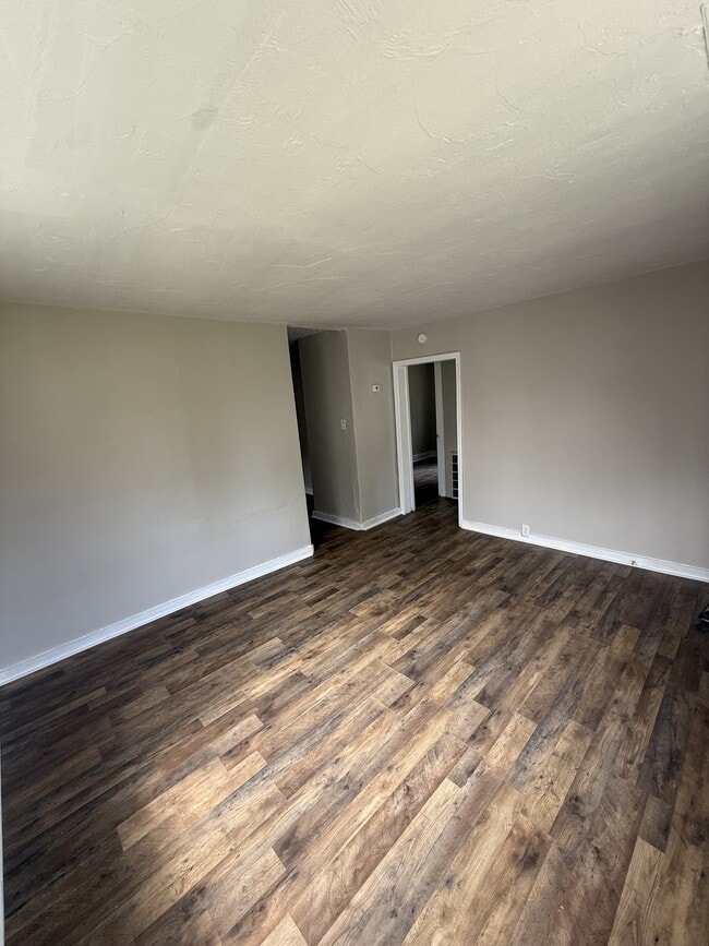 3411 Burton Pl
