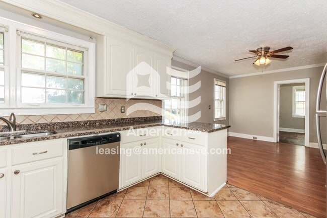 Photo - 318 Lyles St