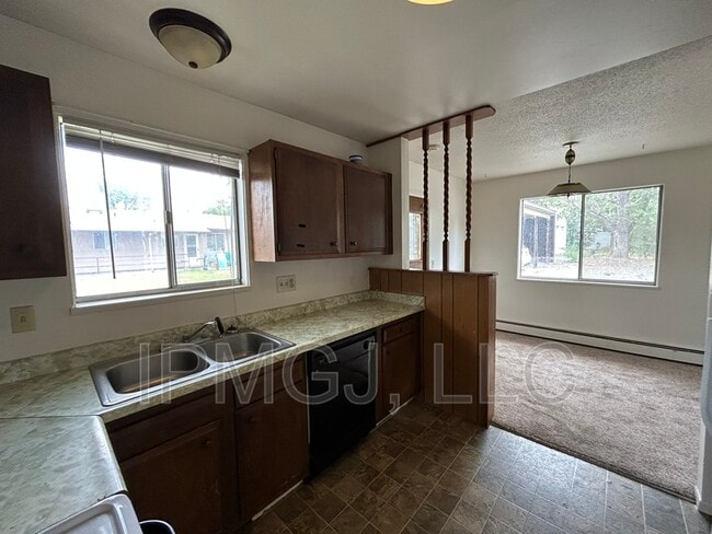 Photo - 420 W Kennedy Ave