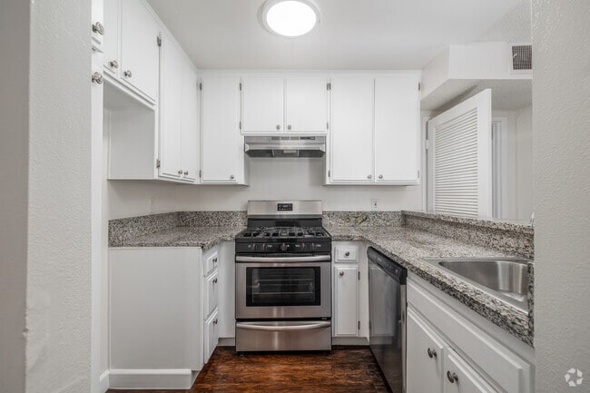 Interior Photo - 825 S. Hobart Blvd.