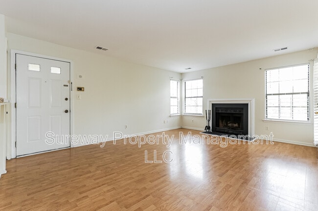 Photo - 447 Meade Ct