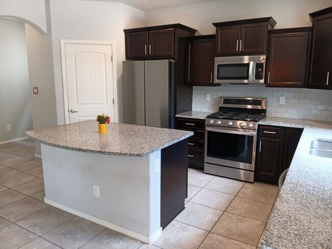 Photo - 5 Bedroom, 3 Bathroom Home! Schedule a Showing Today!