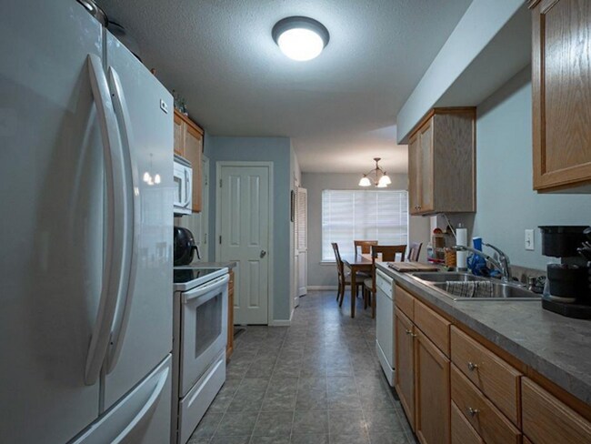 Photo - 3 bedroom 3 bath in Shawnee Heights