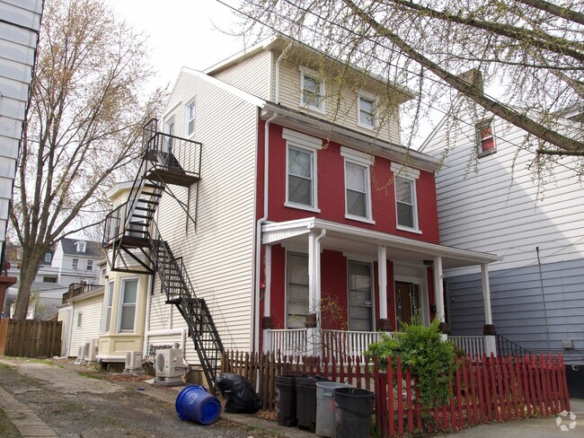 Building Photo - 1020 Ferry St Unit 3 Rental