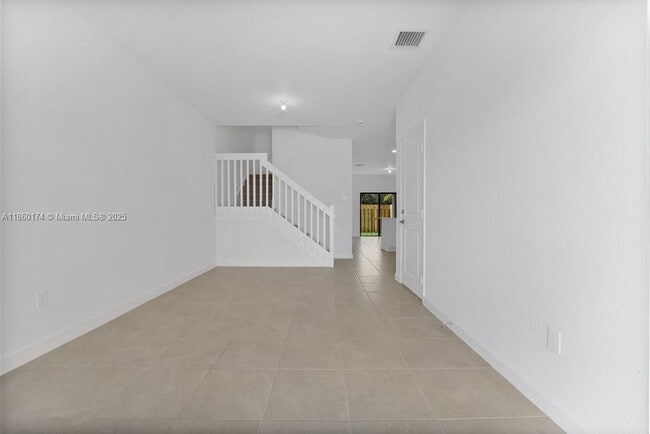 Photo - 250 SW 159th Ln