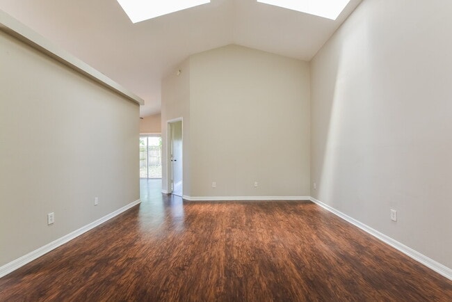 Photo - 1033 Shale Trail St