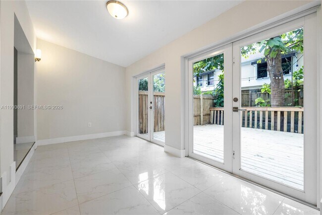 Photo - 3056 Shipping Ave