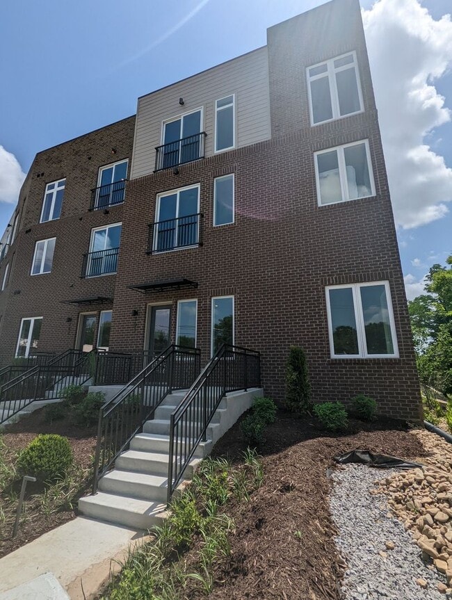Photo - Modern Condo in the heart of East Nashville, just steps from South Inglewood Park! Unidad 101