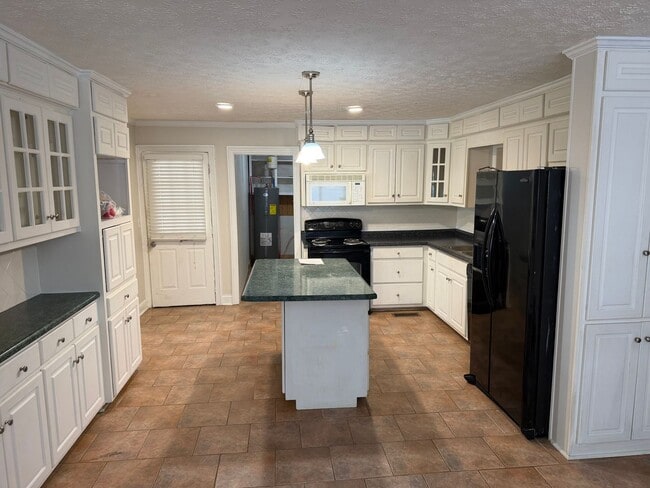 Photo - 306 49th St