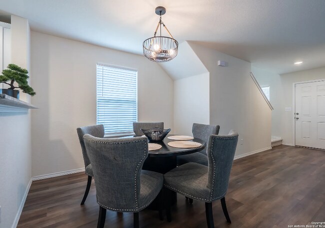 Photo - 5802 Rolling Gln