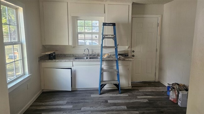 Photo - 7956 Hull Ave