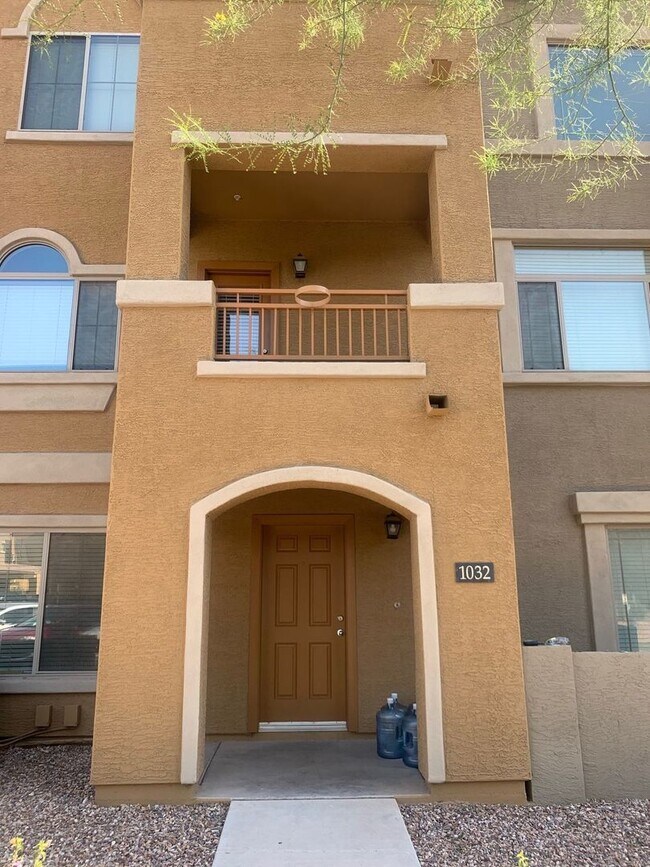 Building Photo - 4 Bedroom - 3.5 Bath Townhome in Gilbert