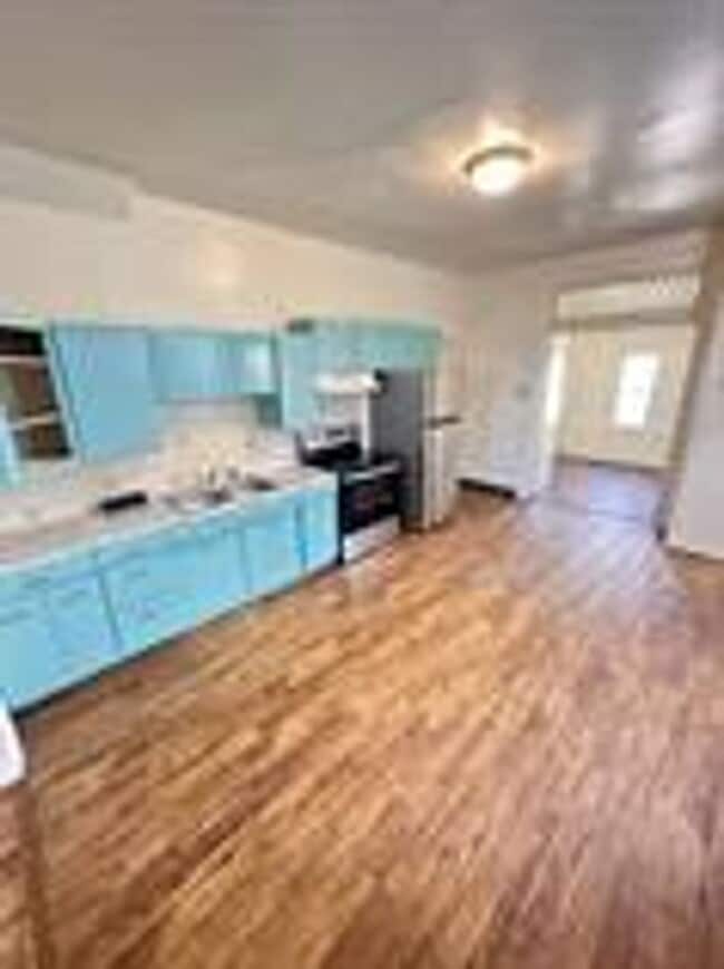 Building Photo - 1227 12th Ave Unit 2