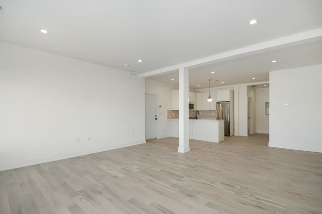 Building Photo - Newly Constructed Apartments in South Philly Unit 3