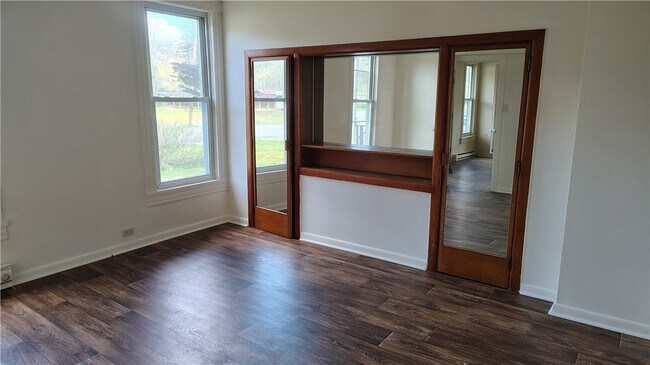 Photo - 1640 NY-7