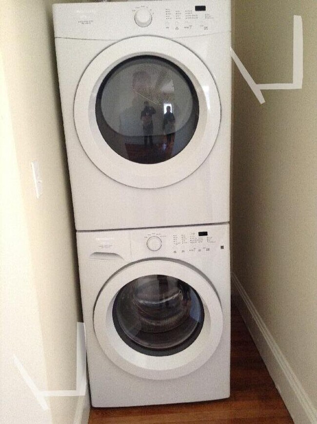 Photo - Rare Single Family 4BR/3BA w/laundry, parking, yard! 9/1