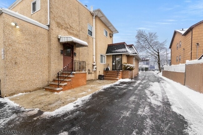 Building Photo - 301 Belleville Ave Unit 1