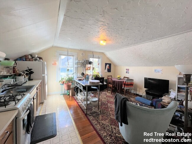 Building Photo - 35 Danforth St Unit 3 Rental
