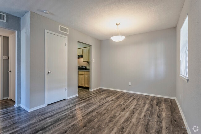 1BR, 1BA - 725 SF A3 - Dining Area