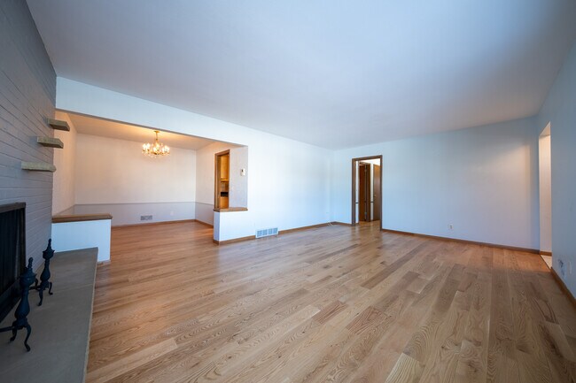 Photo - 5209 W 61st St