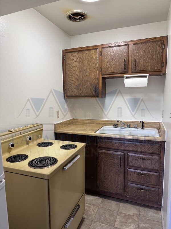 Photo - 702 Downey St Unidad 17