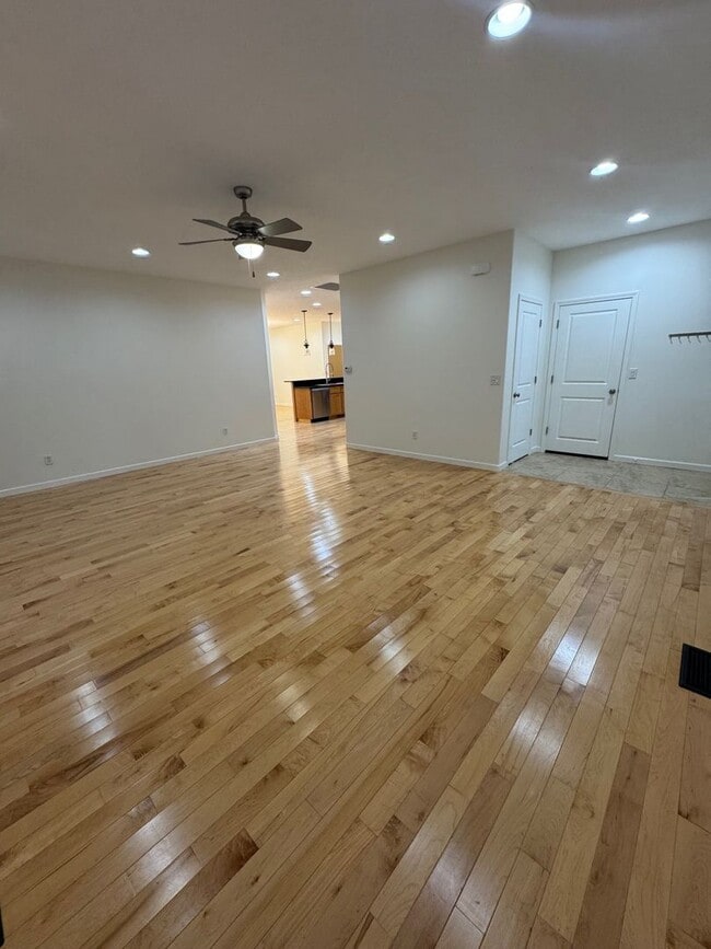 Photo - 3 Bedroom 2 Bath at Astoria