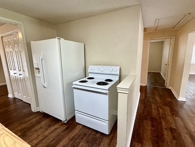 Photo - 1009 Victoria St