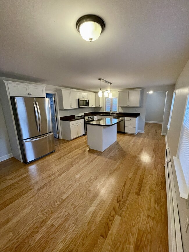 Building Photo - 104 Elm St Unit 104 Elm St.  A