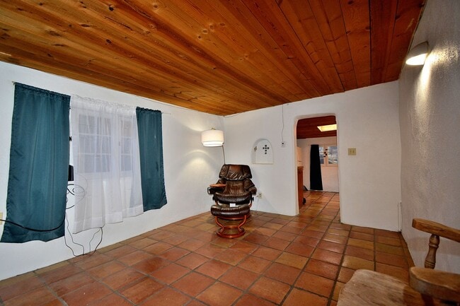 Photo - 142 Duran St