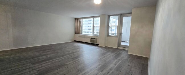 Photo - 4250 N Marine Dr Unidad 827