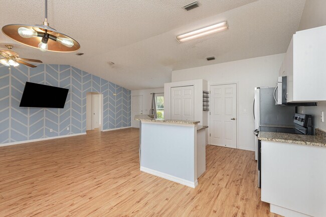 Photo - 7410 Joshua Pl