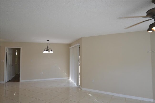 Photo - 605 Lennox Rd W