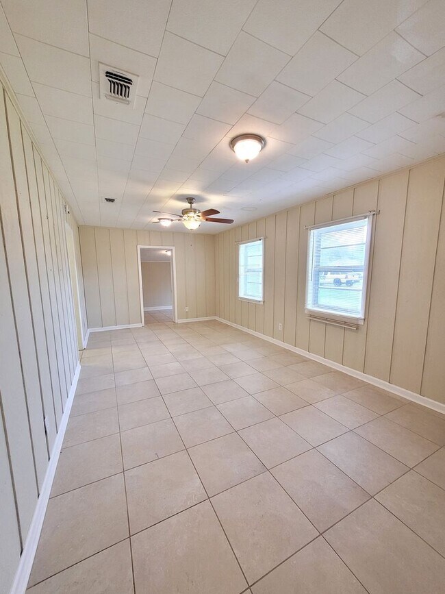 Photo - 700 Barksdale St