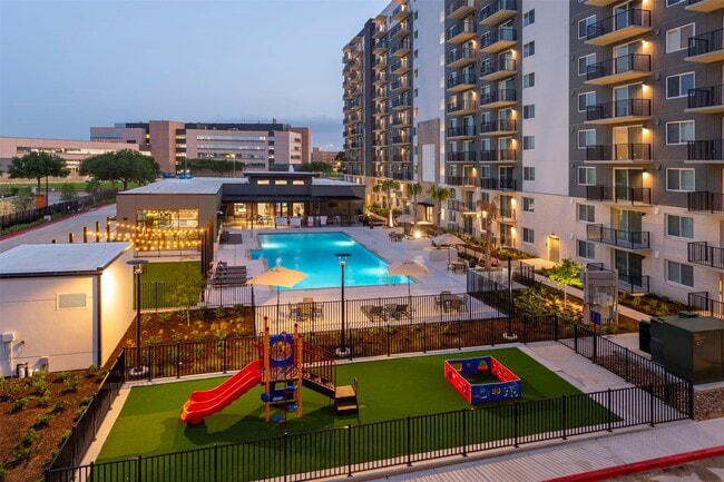 Building Photo - 18036 Park Row Blvd Unit 1601 Rental