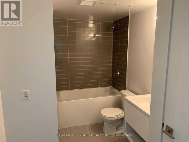 Photo - 159 Wellesley St E Unité 1611