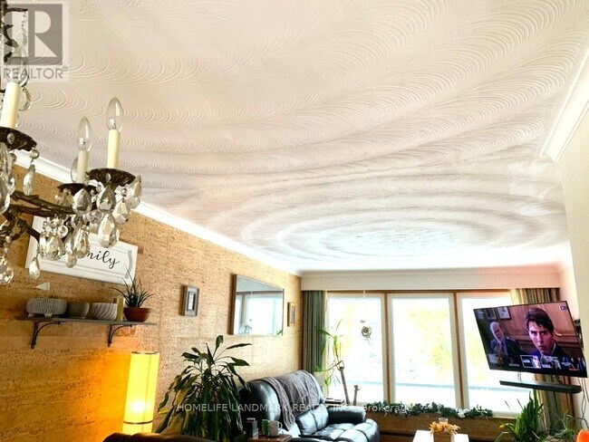 Photo - 860 Francis Rd