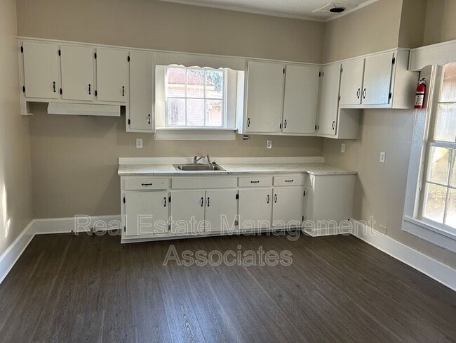 Photo - 132 Peachtree St