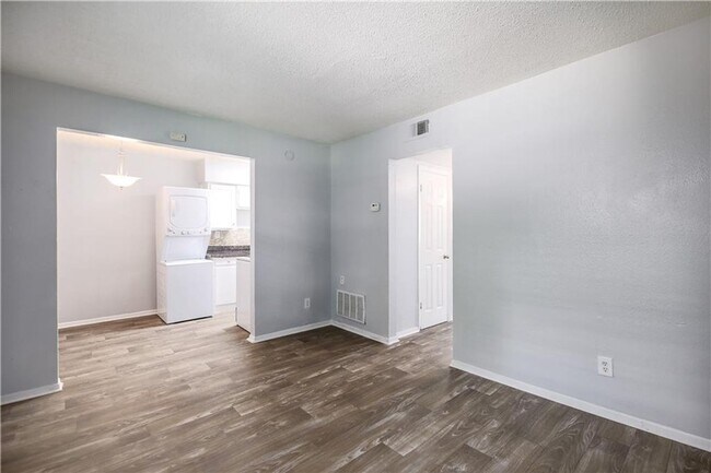 Photo - 2401 Manor Rd Unit 102