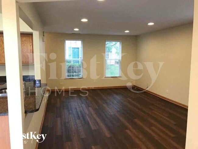 Photo - 932 Symphony Dr