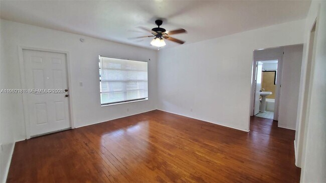 Photo - 2322 Wilson St