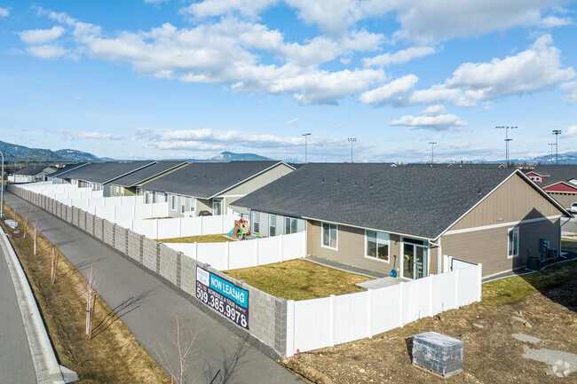 Building Photo - Majestic Villas Rental