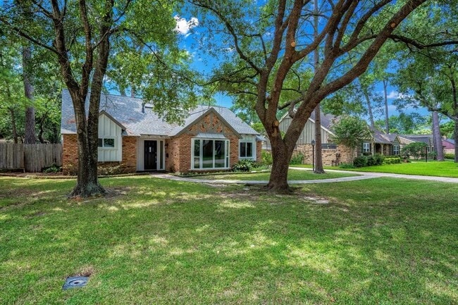 Building Photo - 1747 Maux Dr