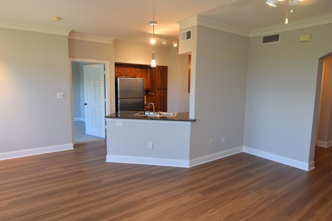 Photo - 7701 Rialto Blvd