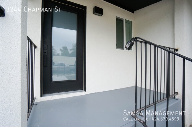 Photo - 3244 Chapman St