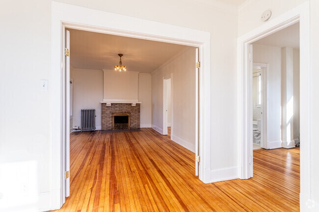 2BR, 1BA - 963SF