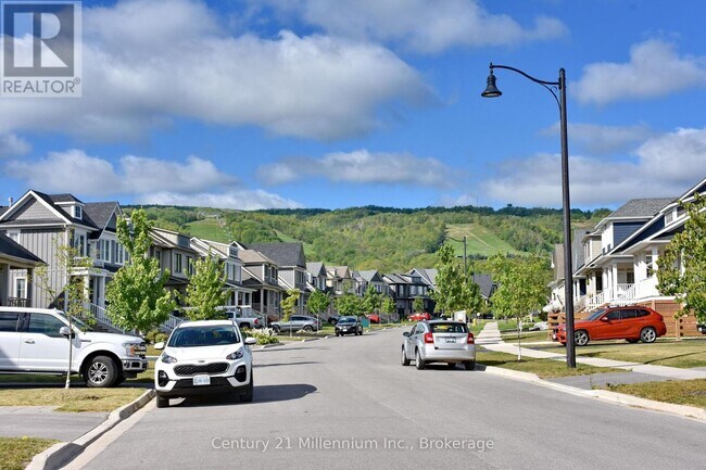 Photo - 349 Yellow Birch Cres