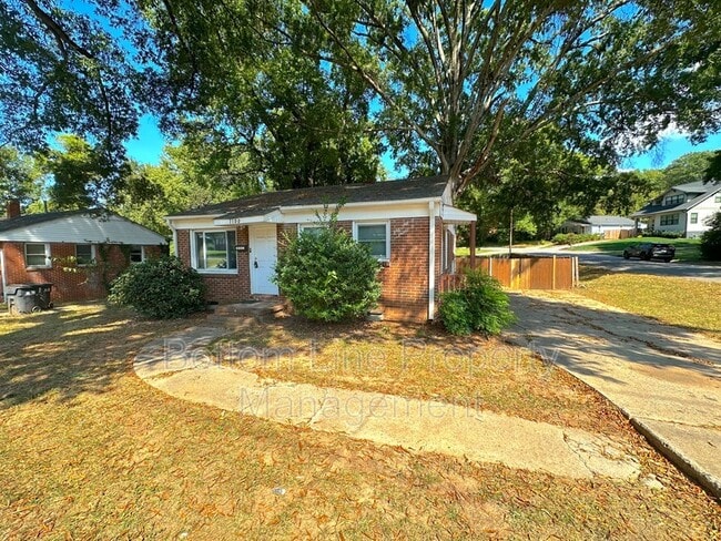 Building Photo - 1100 Moretz Ave Rental