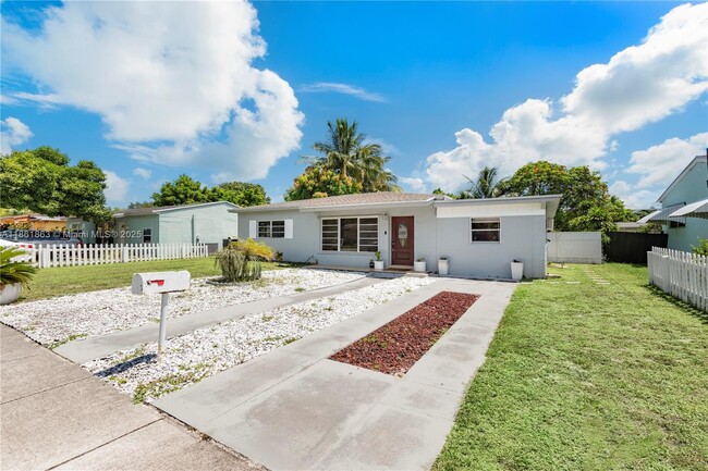 Photo - 250 NE 170th St Casa